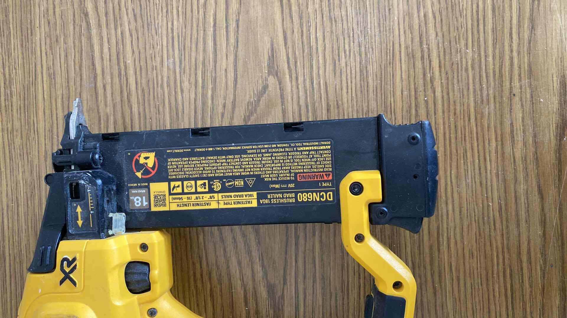 Photo 1 of DEWALT 20V BRUSHLESS 18 GA BRAD NAILER 
MISSING BATTERY