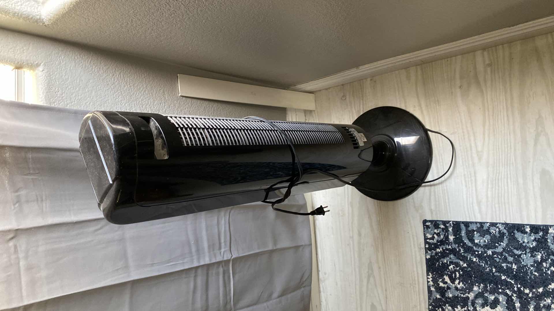 Photo 1 of CORDED BLACK AND DECKER FAN