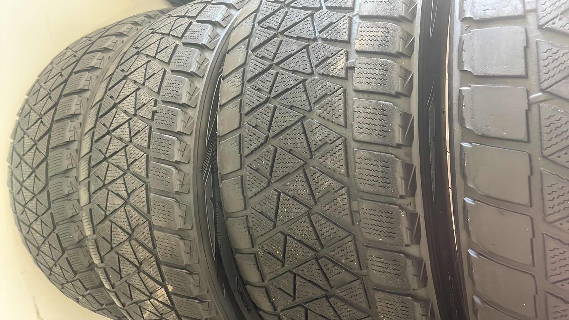 Photo 1 of BRIDGESTONE BLIZZAK STUDLESS FRONT 265/45R20 108T (2)
REAR 275/45R20 110T(2)