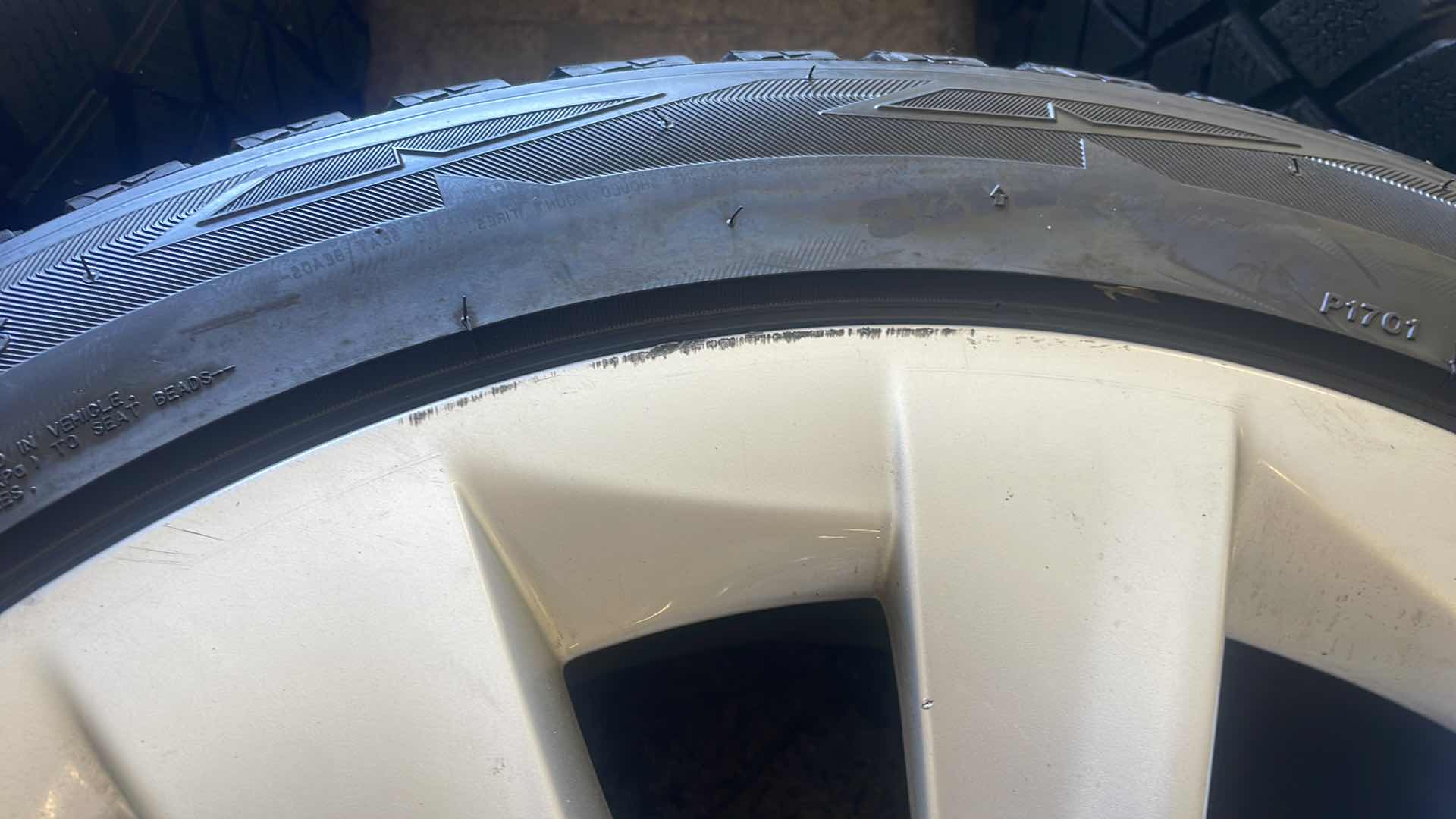 Photo 1 of BRIDGESTONE BLIZZAK STUDLESS FRONT 265/45R20 108T (2)
REAR 275/45R20 110T(2)