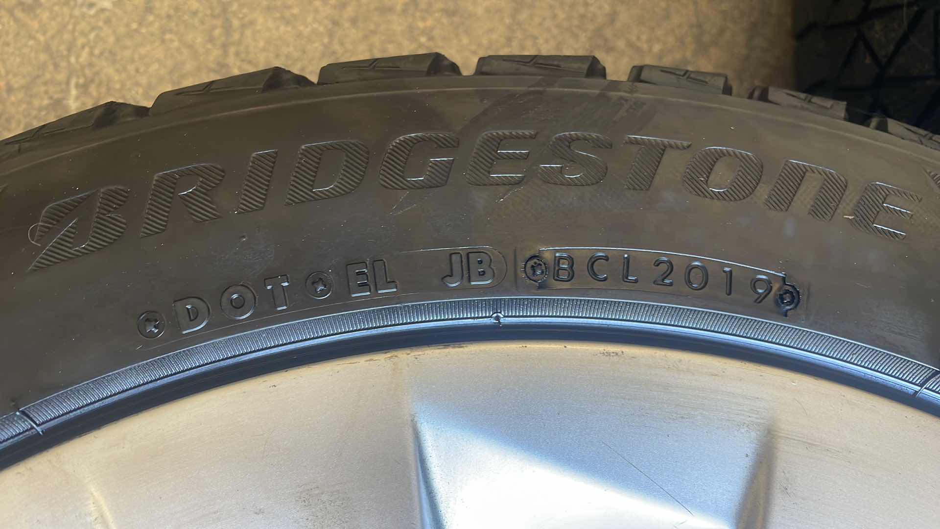 Photo 1 of BRIDGESTONE BLIZZAK STUDLESS FRONT 265/45R20 108T (2)
REAR 275/45R20 110T(2)
