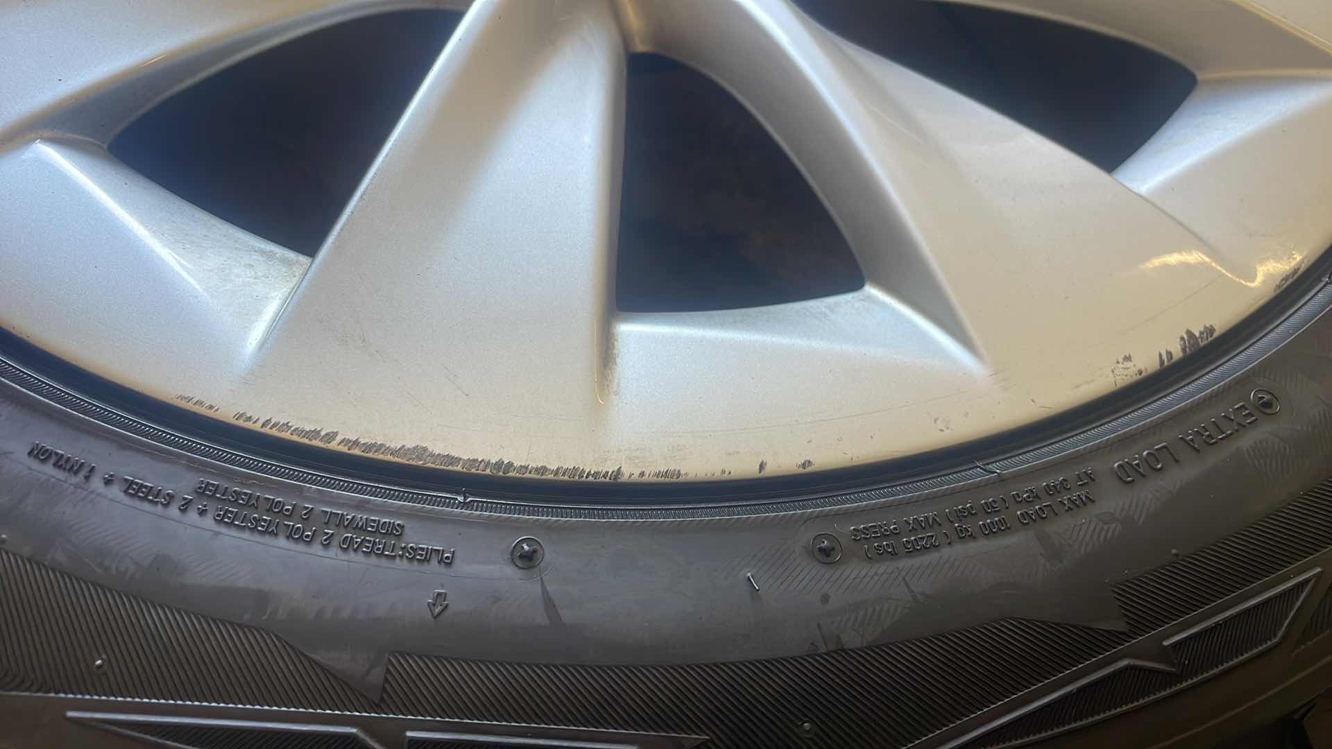 Photo 1 of BRIDGESTONE BLIZZAK STUDLESS FRONT 265/45R20 108T (2)
REAR 275/45R20 110T(2)