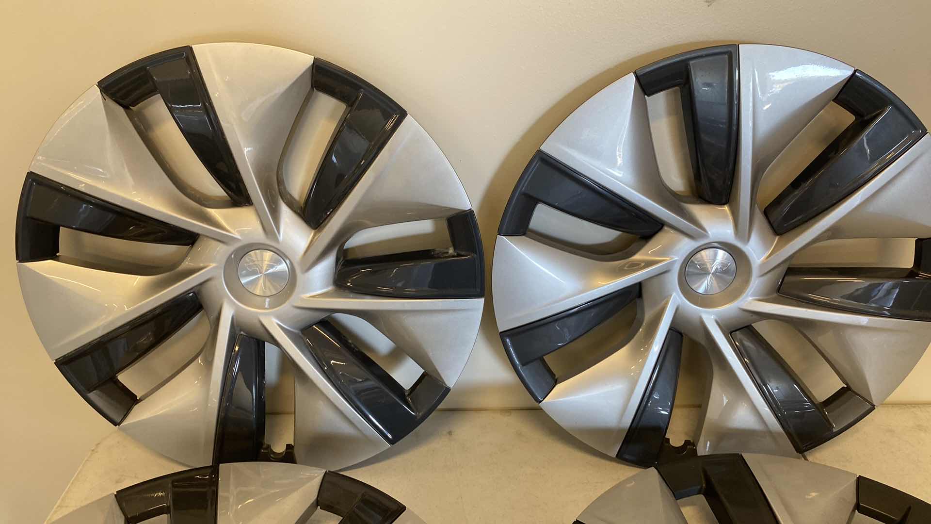 Photo 1 of 2020-2023 TESLA MODEL Y HUB CAPS 19"
