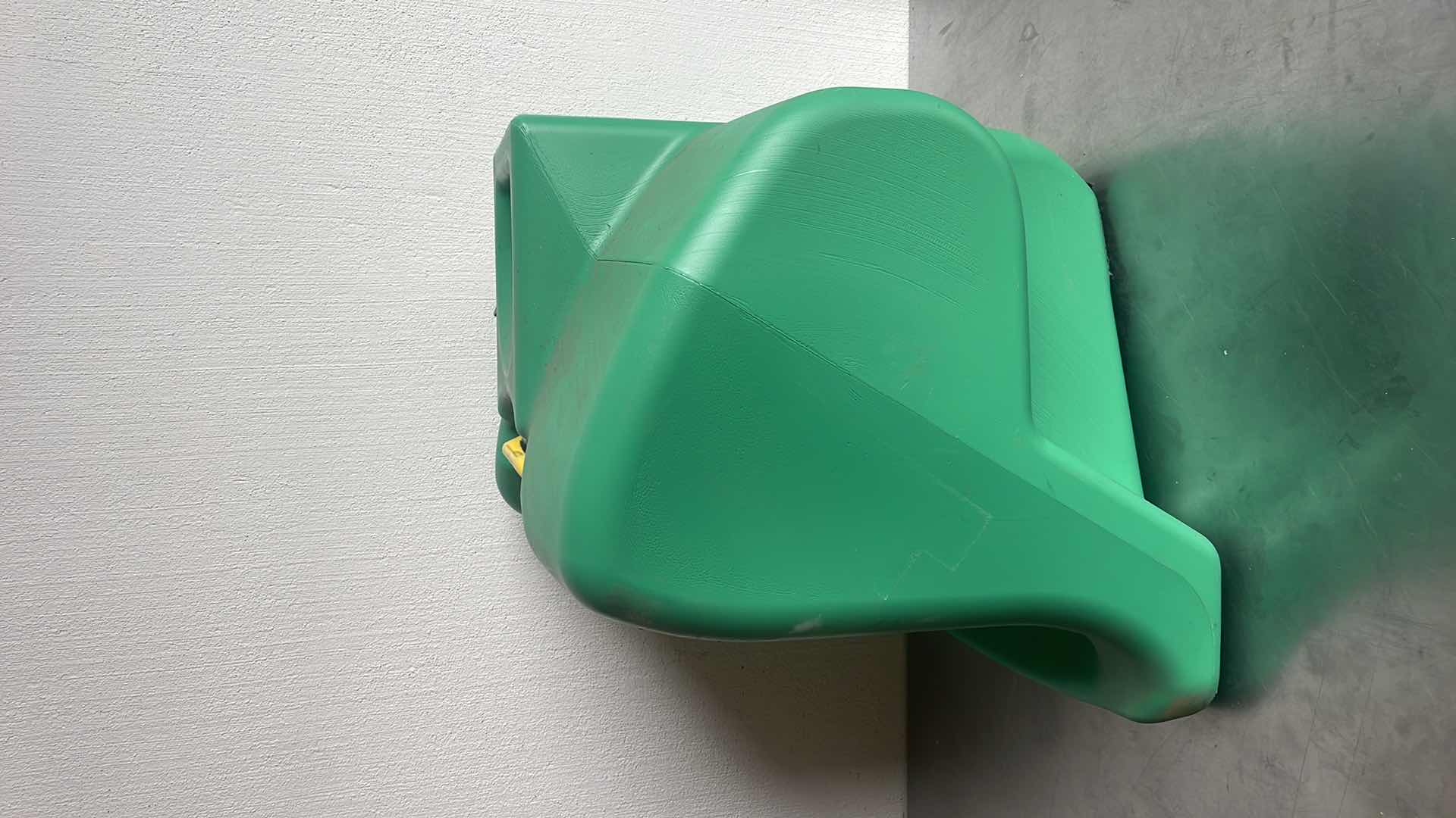 Photo 1 of GUARDIAN AQUAGUARD GRAVITY-FLOW PORTABLE EYEWASH