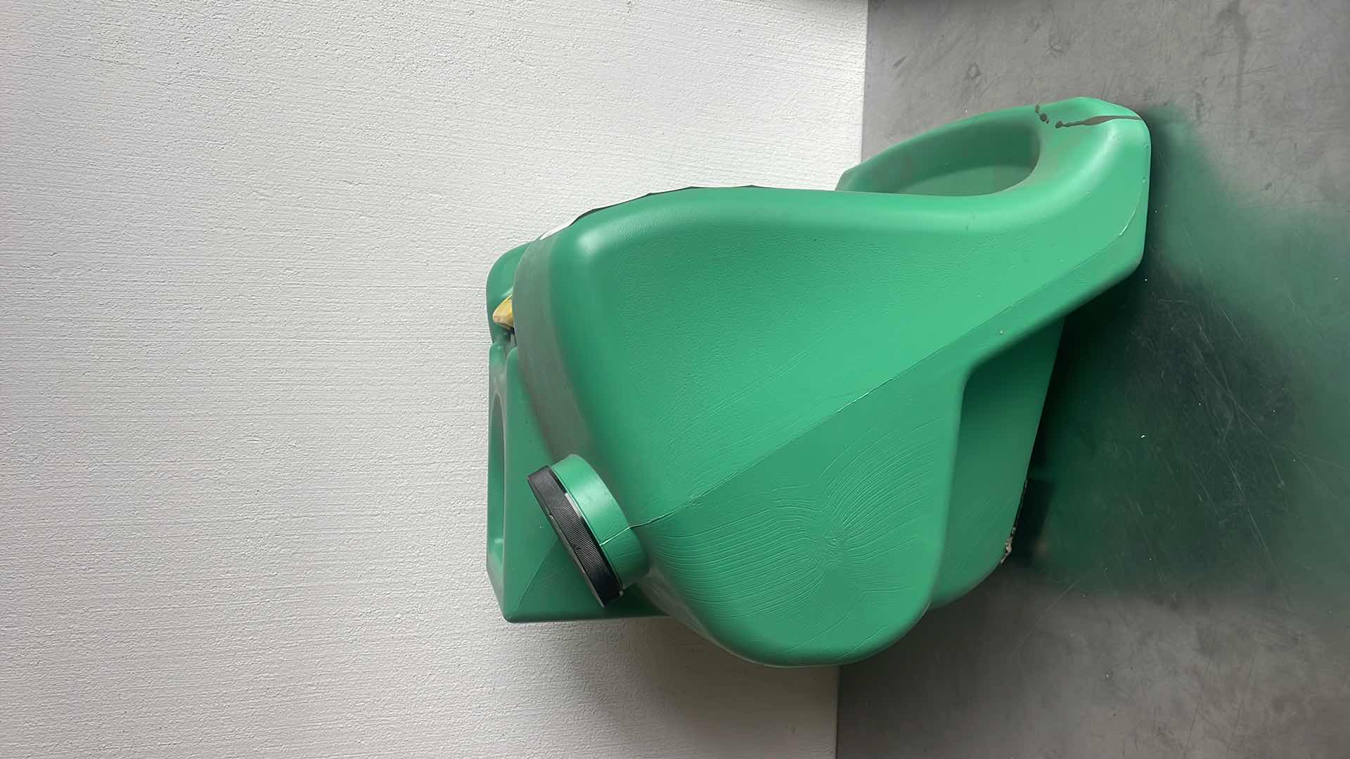 Photo 1 of GUARDIAN AQUAGUARD GRAVITY-FLOW PORTABLE EYEWASH