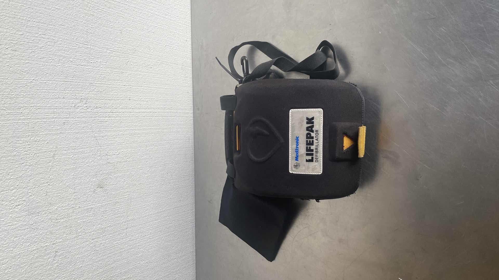 Photo 1 of LIFEPAK CR PLUS AUTOMATED EXTERNAL DEFIBRILLATOR (AED)
UNTESTED