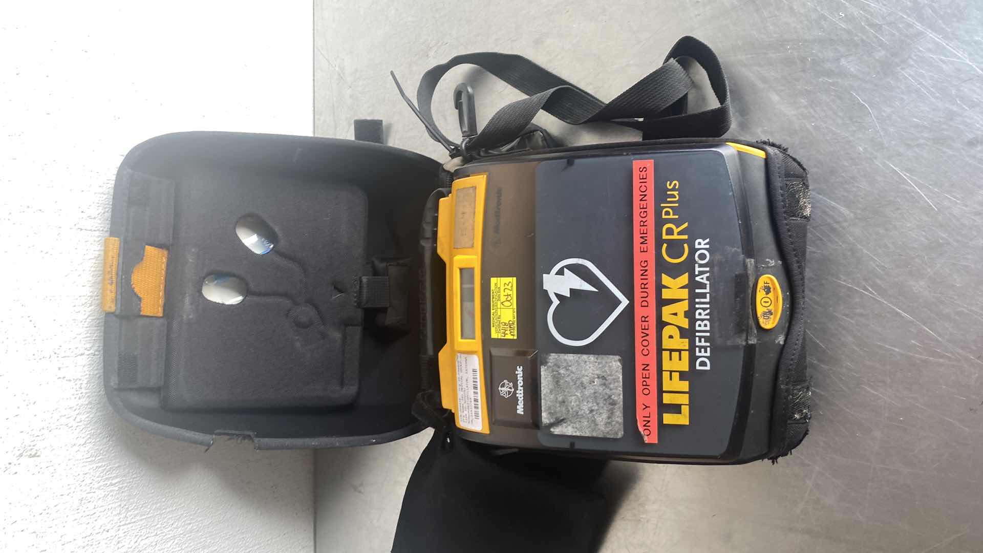 Photo 1 of LIFEPAK CR PLUS AUTOMATED EXTERNAL DEFIBRILLATOR (AED)
UNTESTED