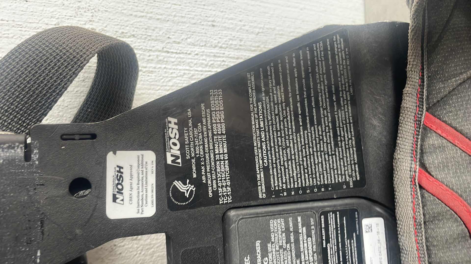 Photo 1 of SCOTT 4.5 X3 CGA347 CONNECTION CBRN SCBA AIR PAK HUD INTEGRATED PASS UAC/RIT