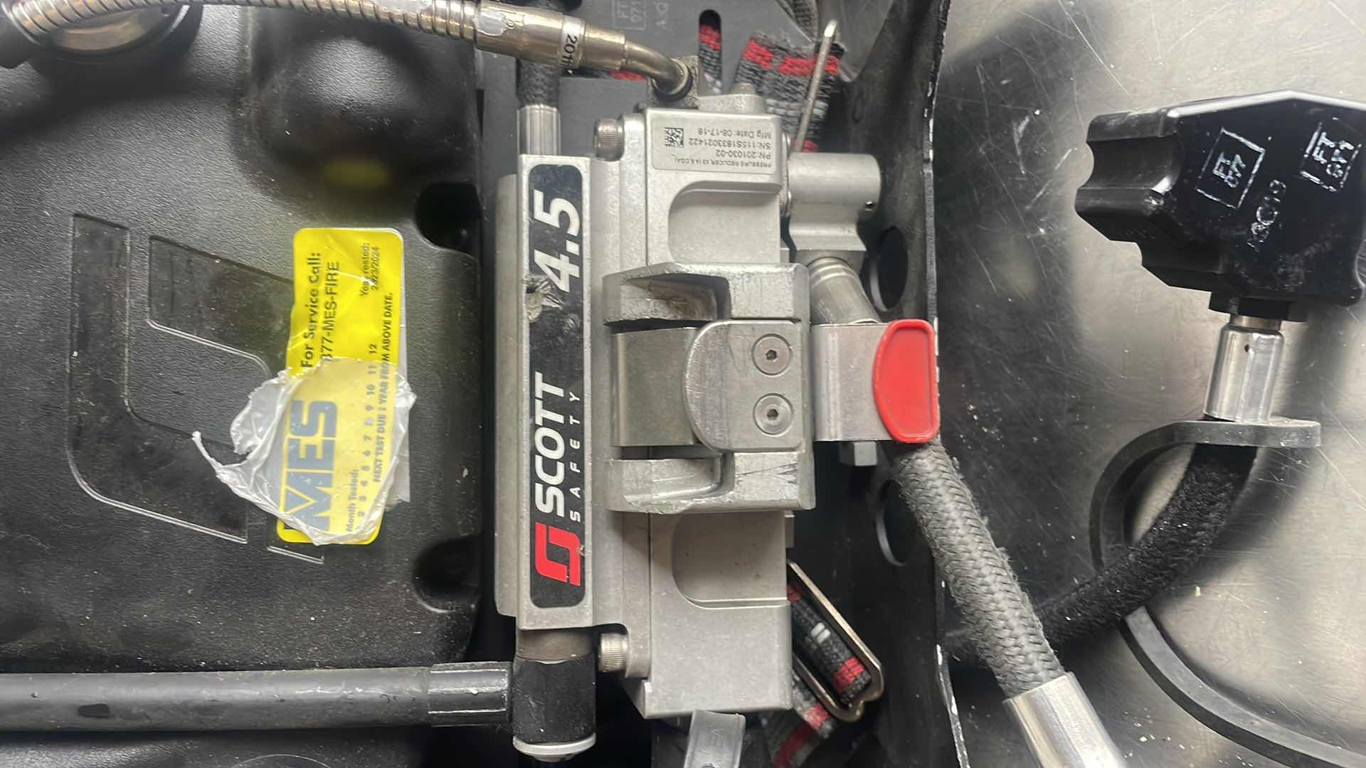 Photo 1 of SCOTT 4.5 X3 CGA347 CONNECTION CBRN SCBA AIR PAK HUD INTEGRATED PASS UAC/RIT