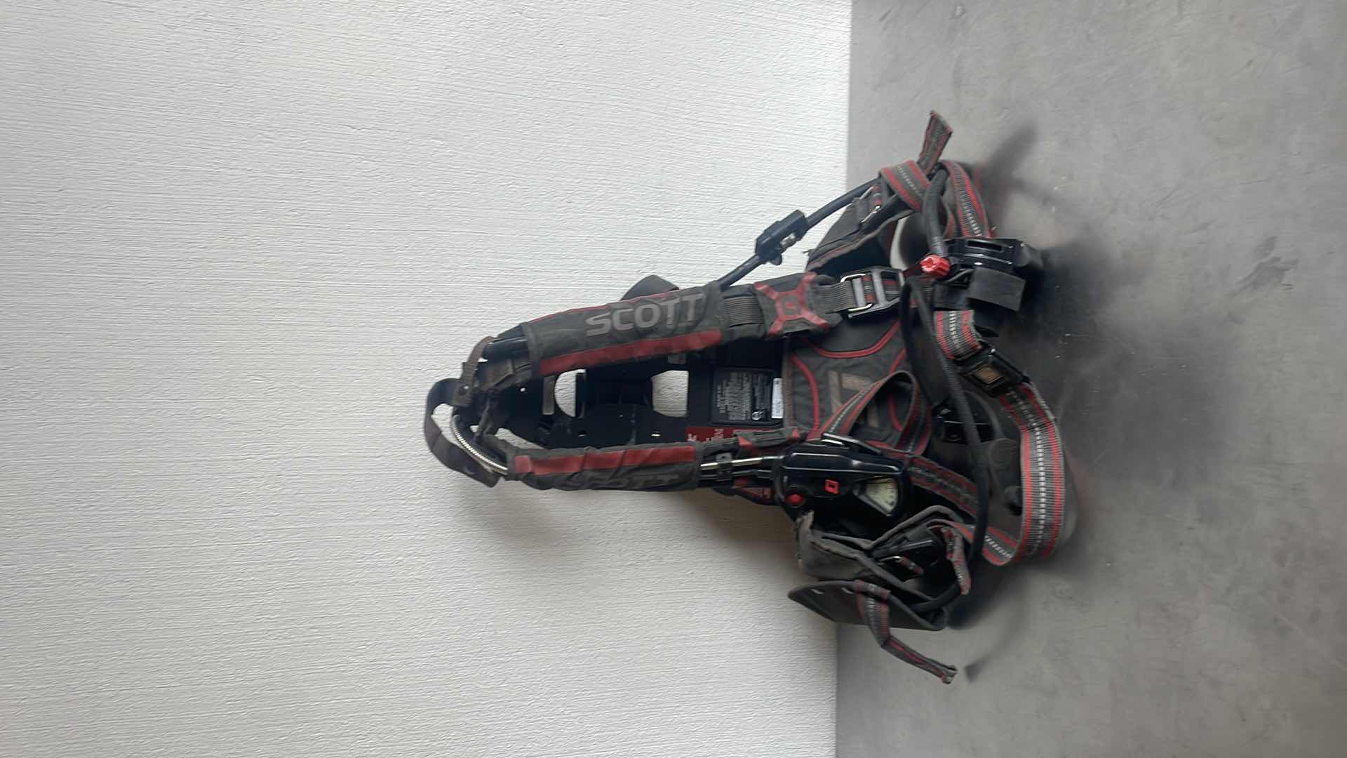 Photo 1 of SCOTT 4.5 X3 CGA347 CONNECTION CBRN SCBA AIR PAK HUD INTEGRATED PASS UAC/RIT