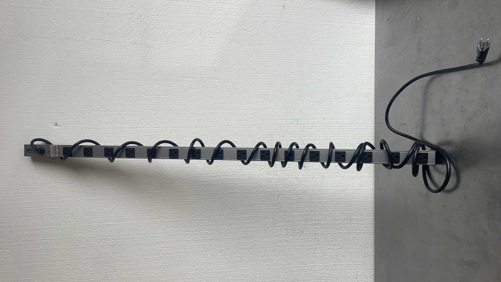 Photo 1 of TRIPP LITE POWER SURGE PROTECTOR OUTLET STRIP 16 OUTLETS PS4816