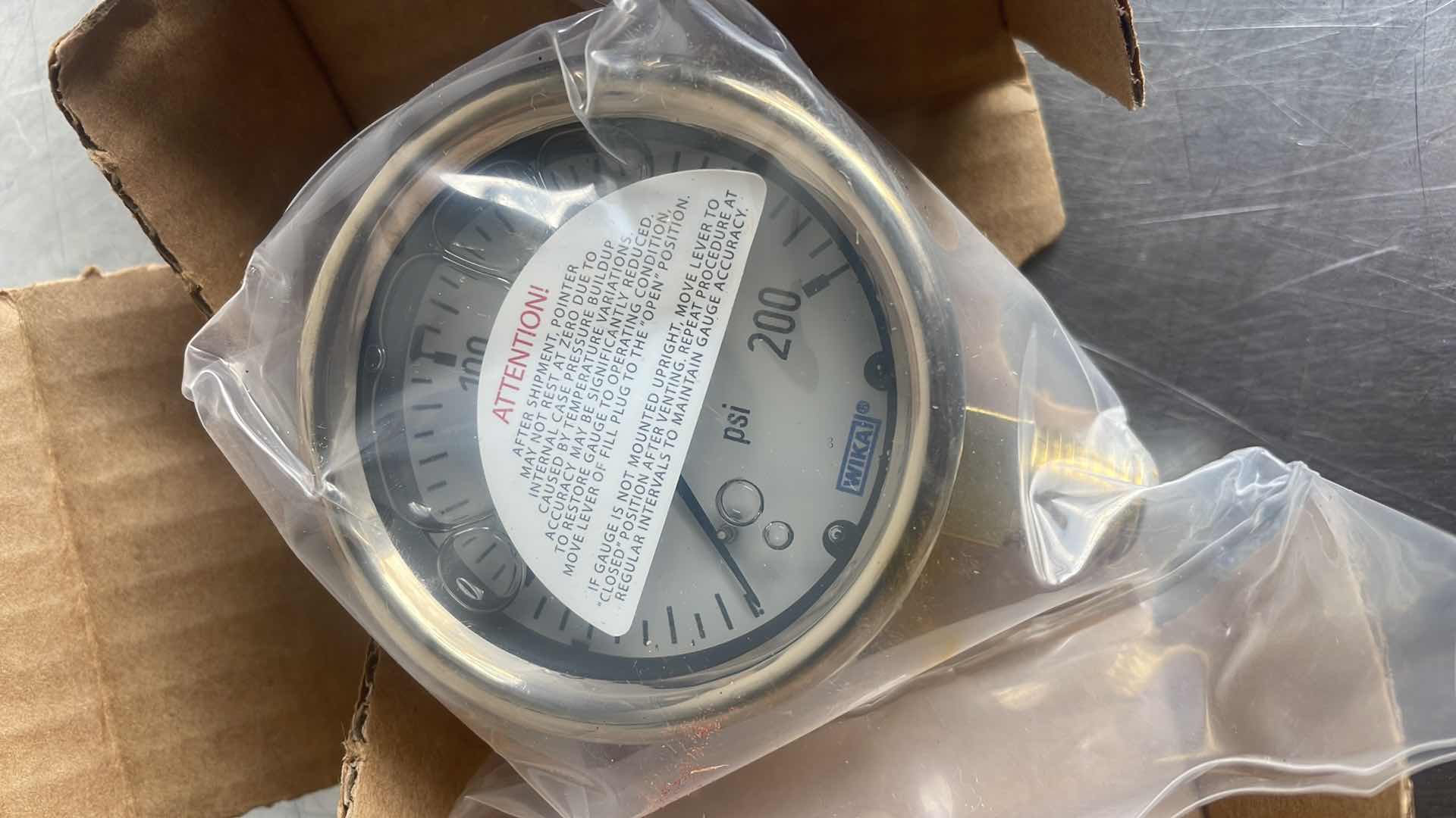 Photo 1 of WIKA TYPE 213.40 2.5" 200 PSI 1/4 NPT LOWER MOUNT 9310720 2 PCS