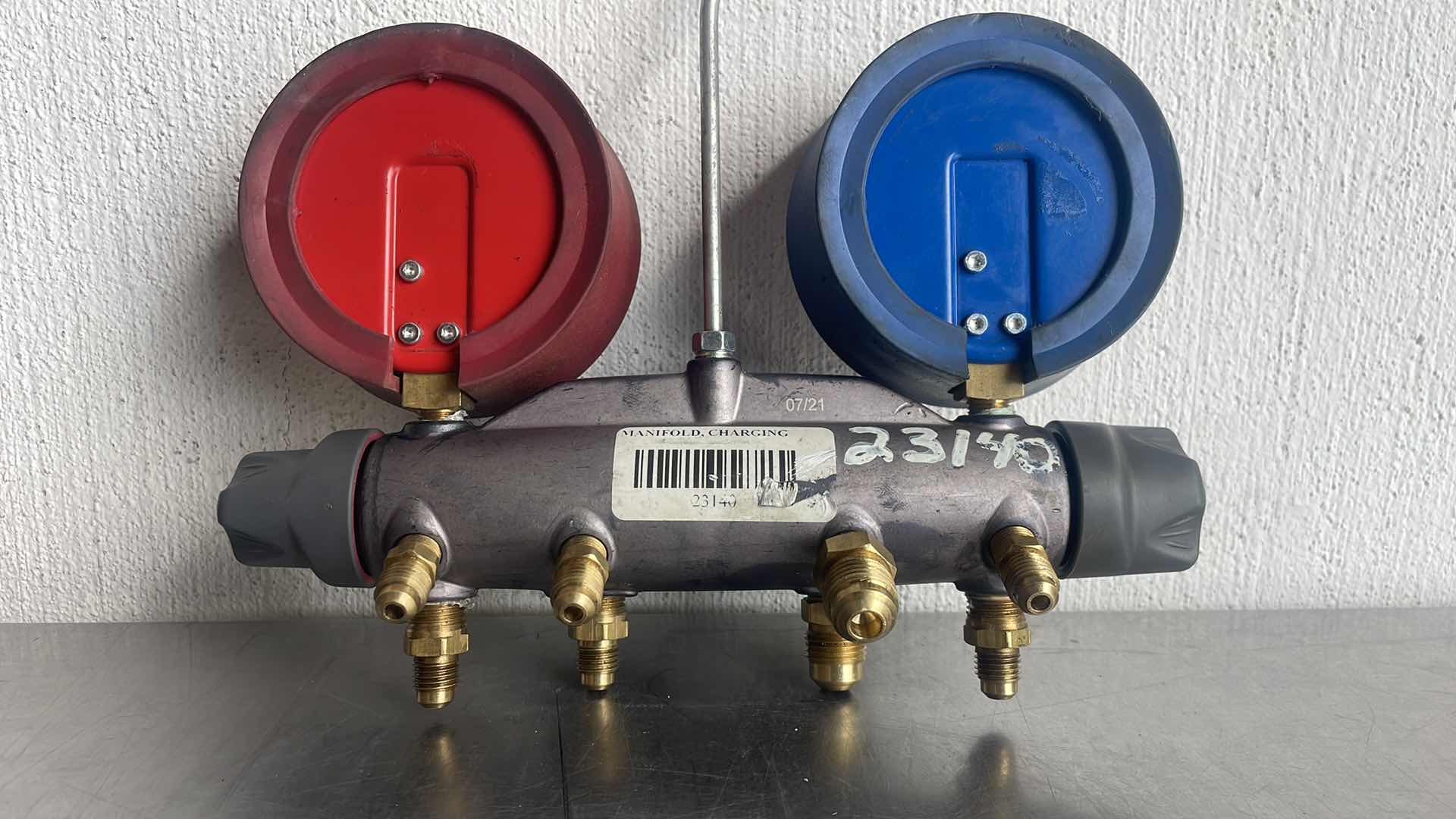 Photo 1 of BRUTE II 4 VALVE MANIFOLD YELLOW JACKET