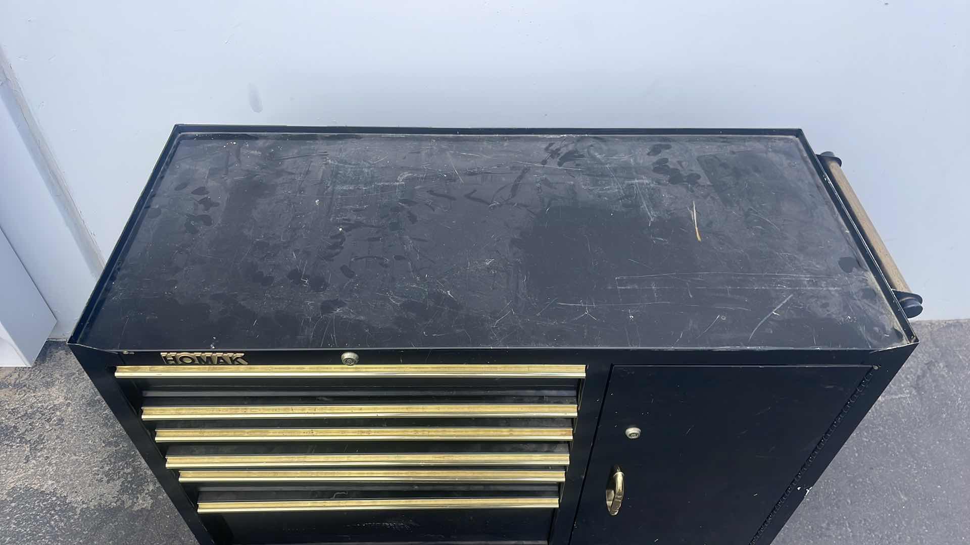 Photo 1 of HOMAK GOLD SERIES 6 DRAWER TOOL BOX MISSING KEYS