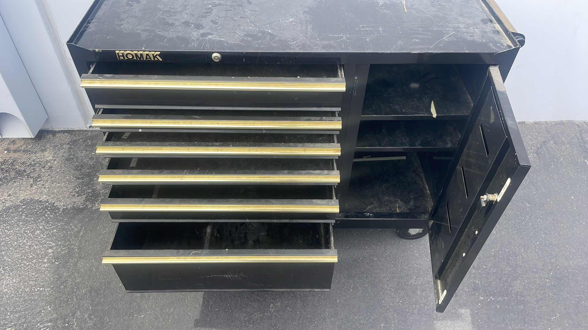 Photo 1 of HOMAK GOLD SERIES 6 DRAWER TOOL BOX MISSING KEYS