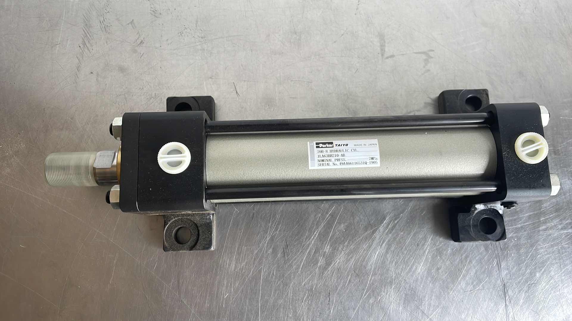 Photo 1 of PARKER TAIYO 70H-8 HYDRAULIC CYL. 1LA63BH210-AB