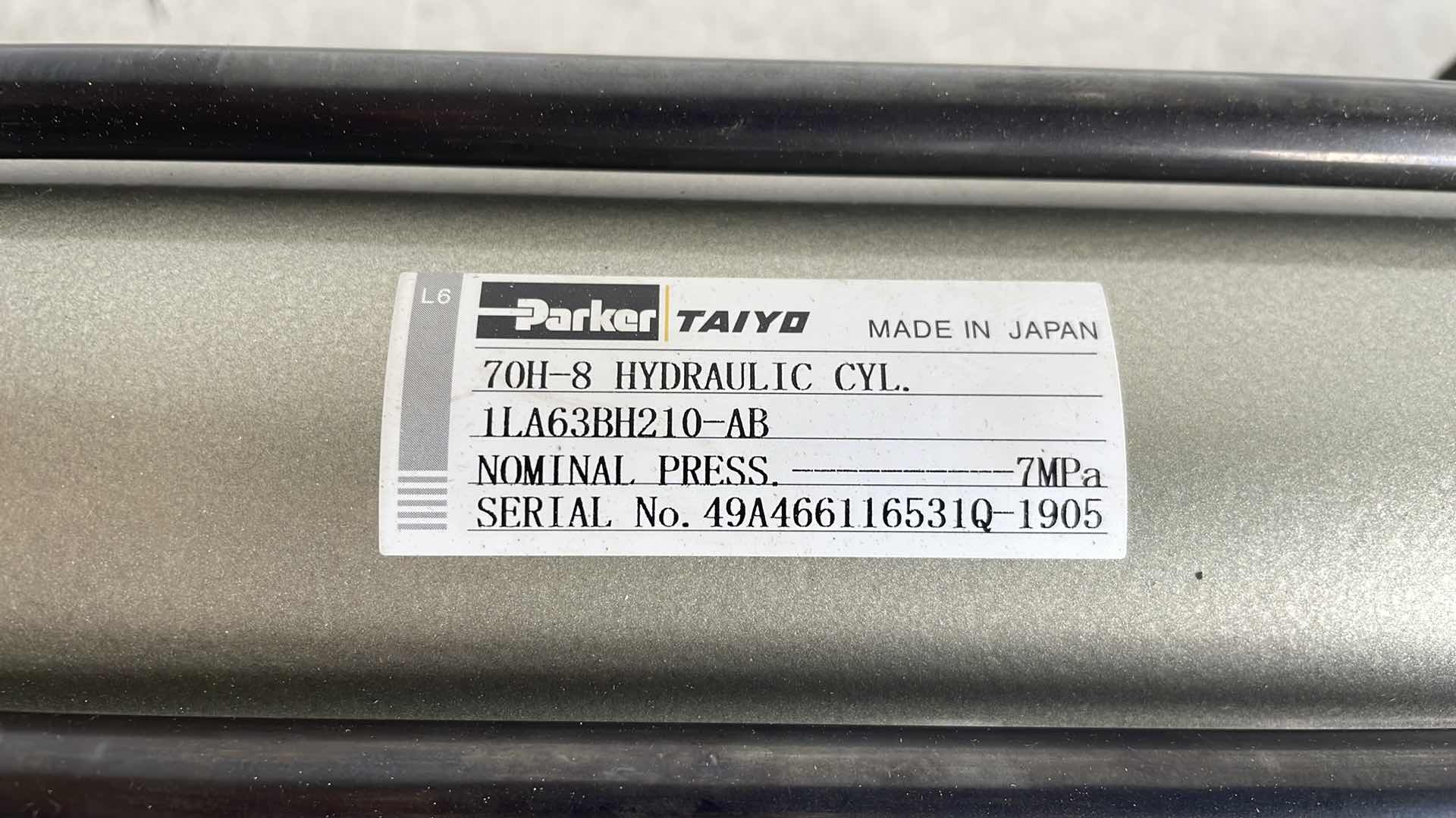 Photo 1 of PARKER TAIYO 70H-8 HYDRAULIC CYL. 1LA63BH210-AB