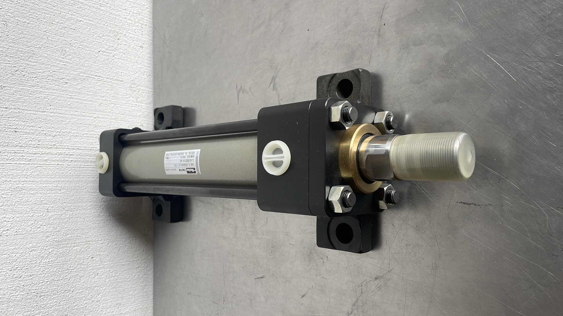 Photo 1 of PARKER TAIYO 70H-8 HYDRAULIC CYL. 1LA63BH210-AB