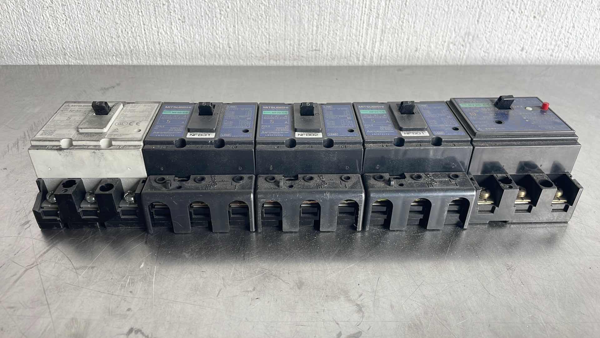 Photo 1 of MITSUBISHI
NO-FUSE BREAKER
MODEL NF30-CS, MITSUBISHI
NV30- CS,