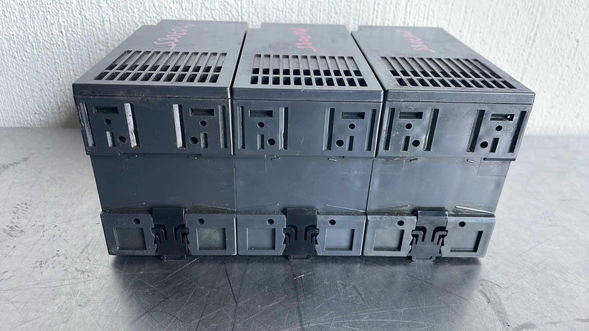 Photo 3 of Keyence  INVERTER HI-04T 3PCS