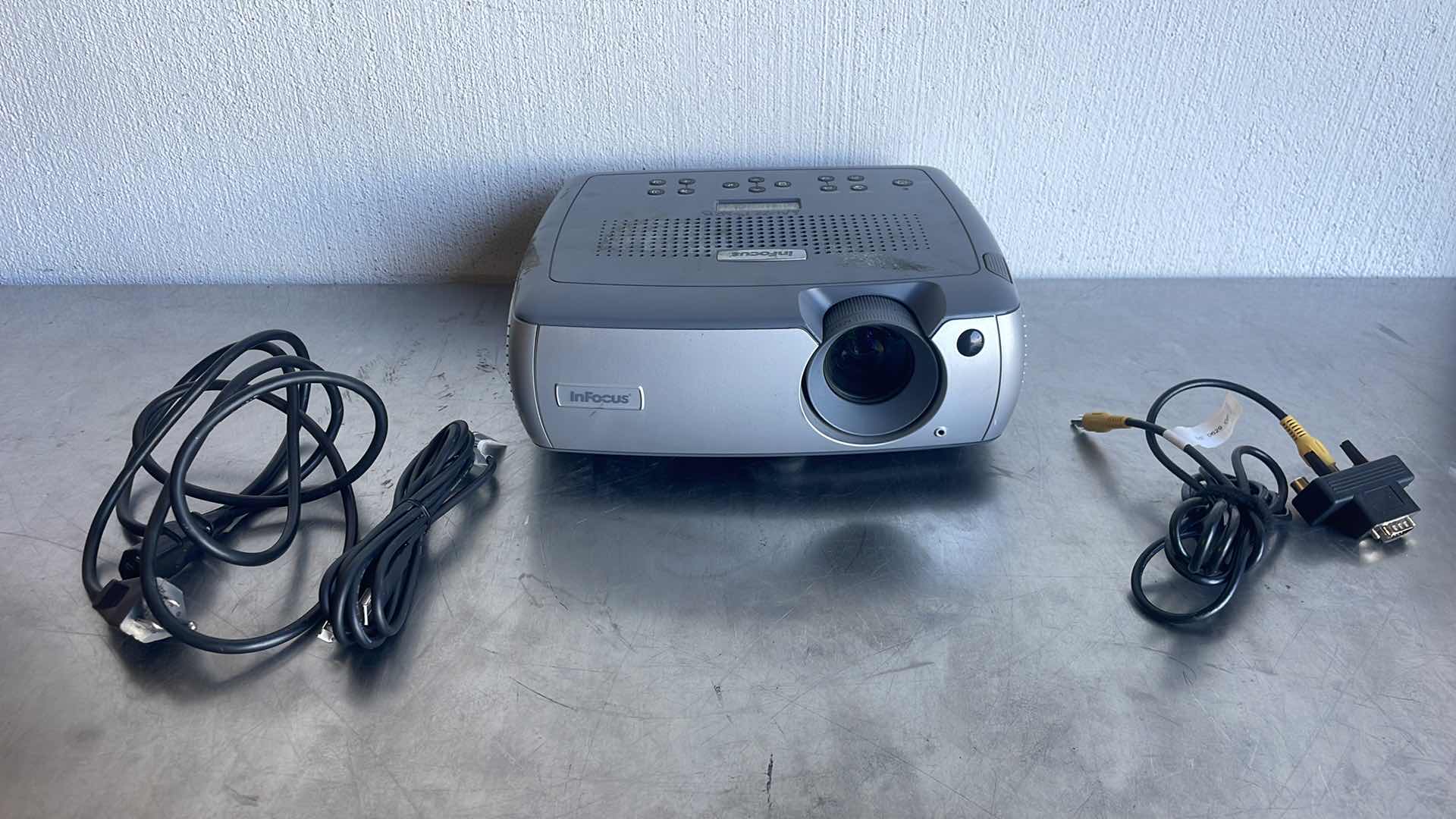 Photo 1 of INFOCUS LP540 PROJECTOR