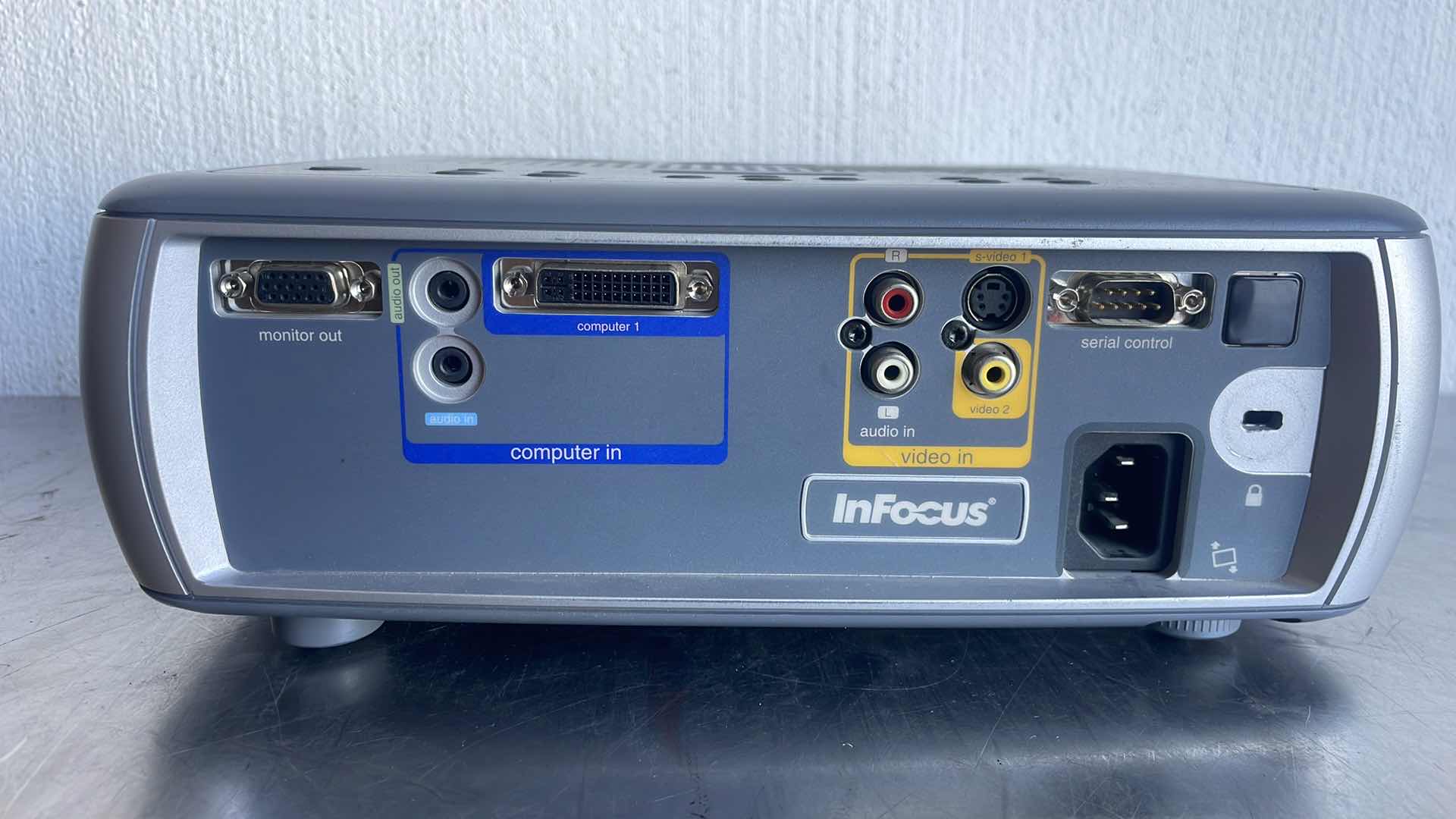 Photo 1 of INFOCUS LP540 PROJECTOR