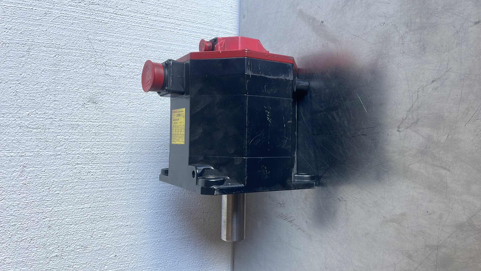 Photo 1 of FANUC A06B-0243-B100 SERVO MOTOR 3.0K 141V W/ A860-2000-T301 ENCODER