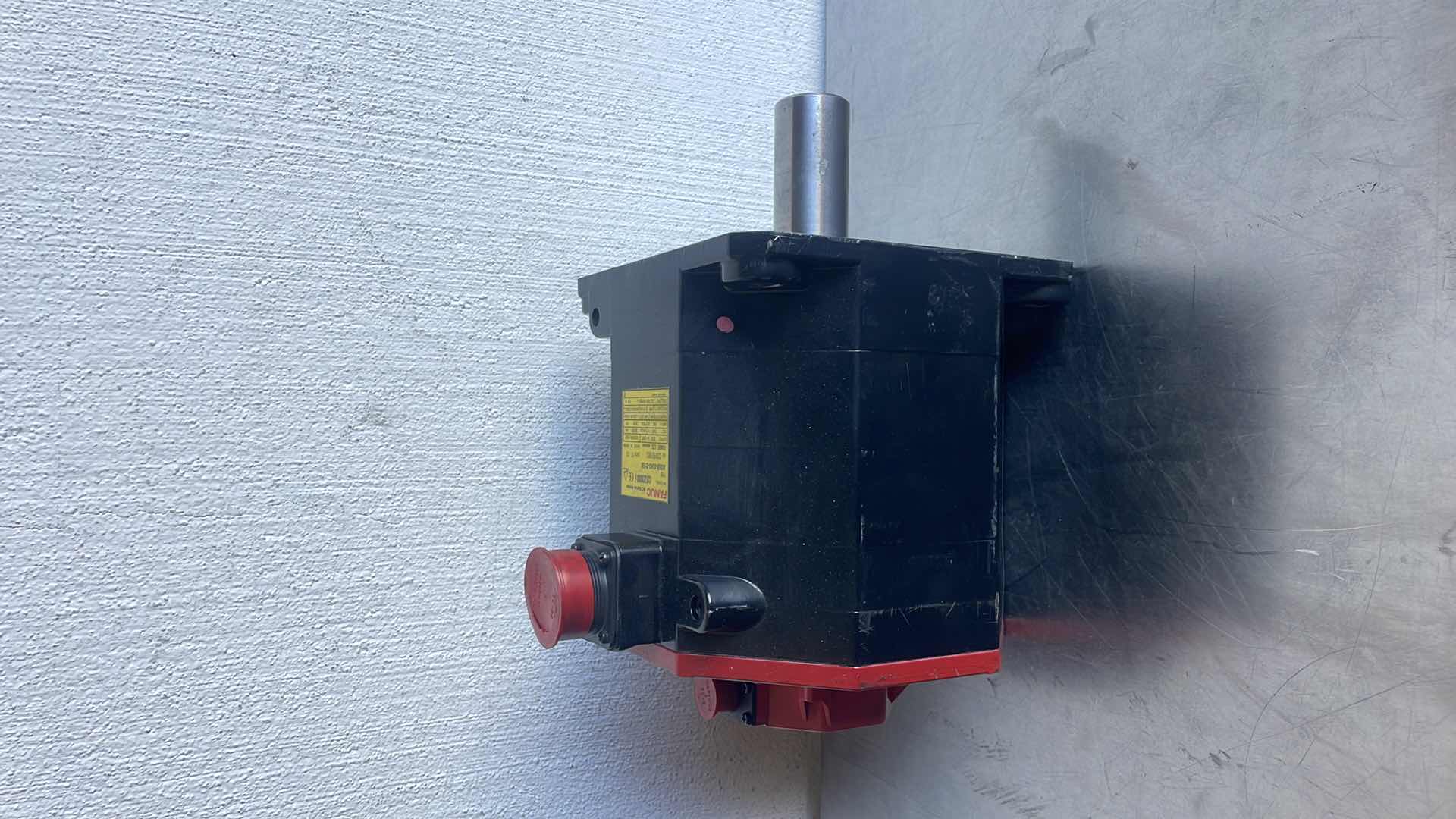 Photo 1 of FANUC A06B-0243-B100 SERVO MOTOR 3.0K 141V W/ A860-2000-T301 ENCODER