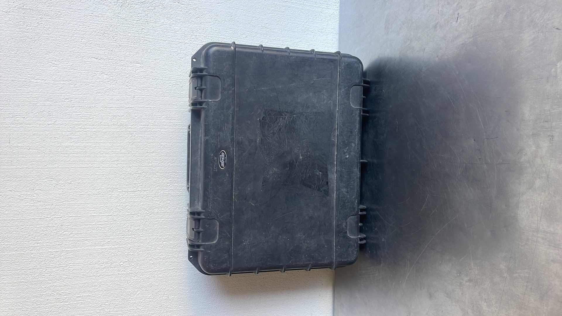 Photo 1 of SKB WATERPROOF CASE 20”x15”x7” USA
