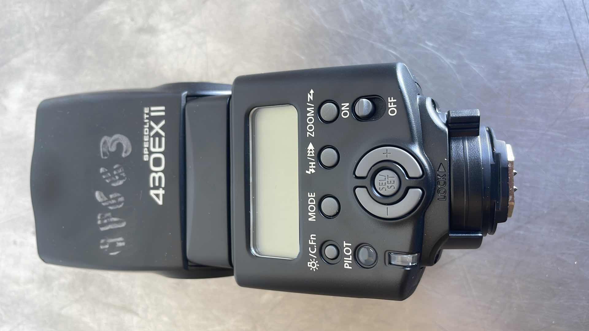 Photo 1 of CANON SPEEDLITE 420EX II WITH CASE