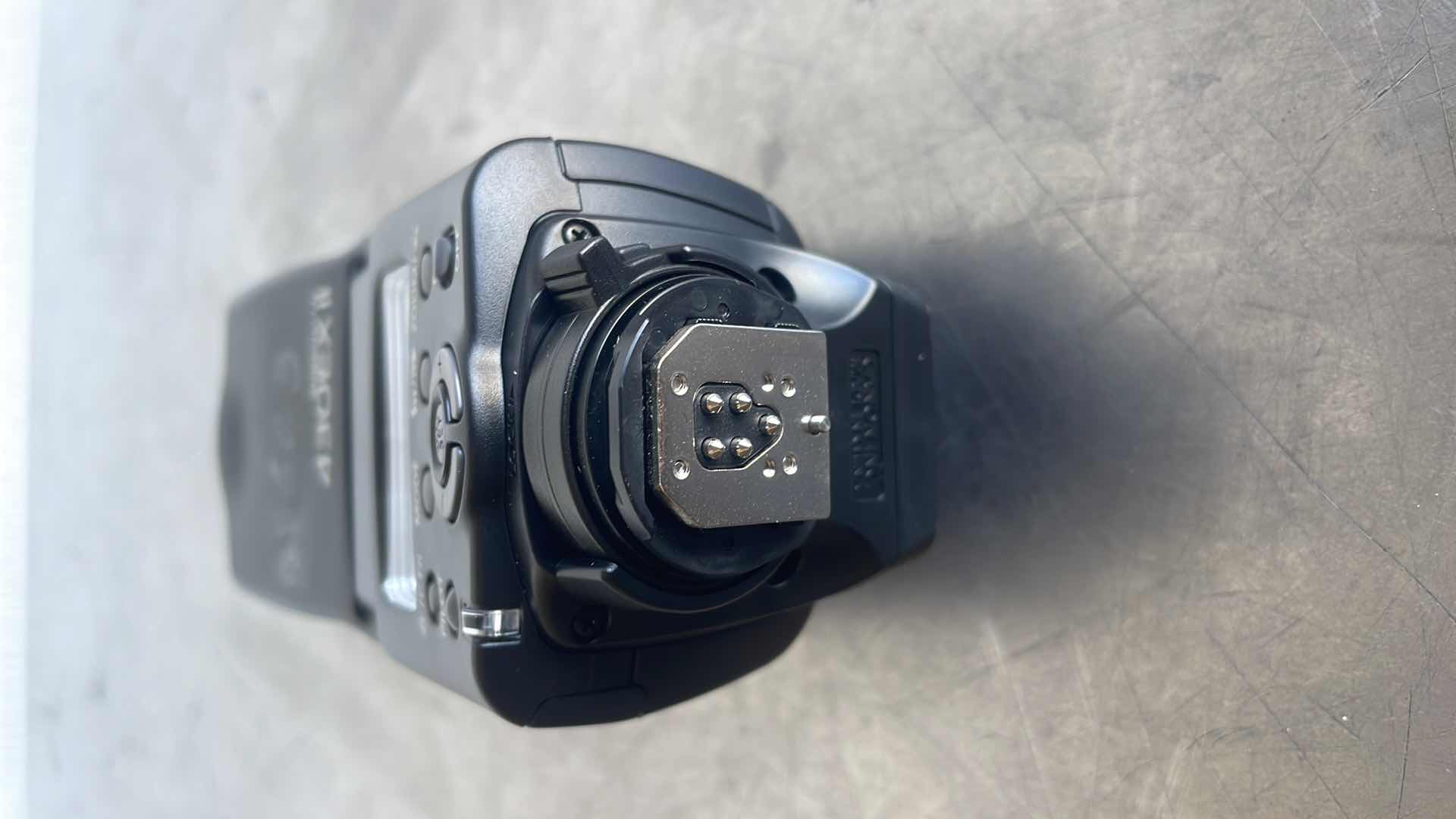 Photo 1 of CANON SPEEDLITE 420EX II WITH CASE