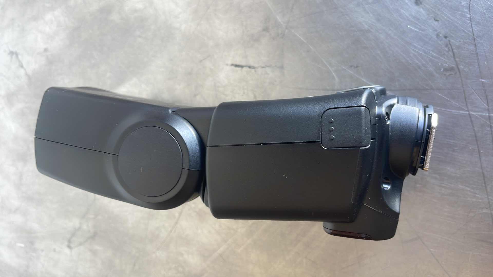 Photo 1 of CANON SPEEDLITE 420EX II WITH CASE