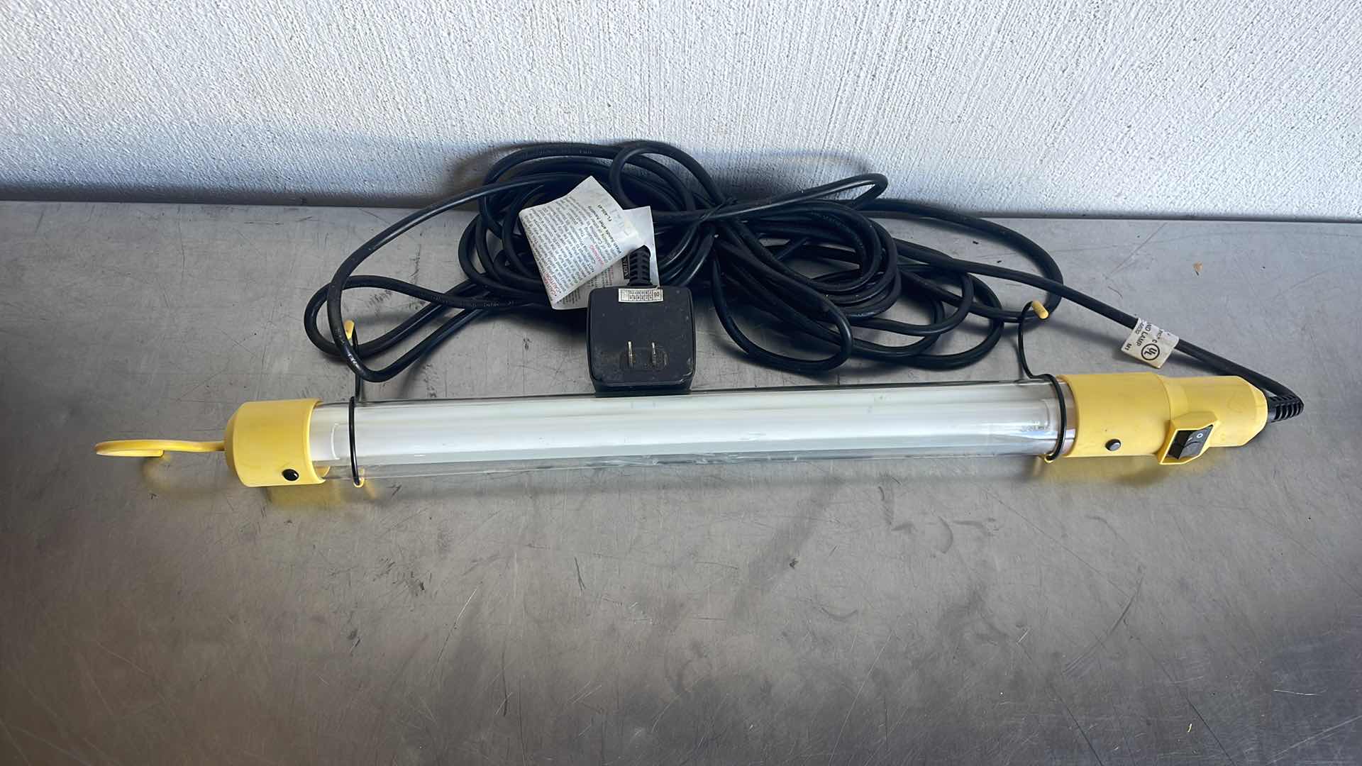 Photo 1 of 17" PORTABLE FLUORESCENT WORK LIGHT
