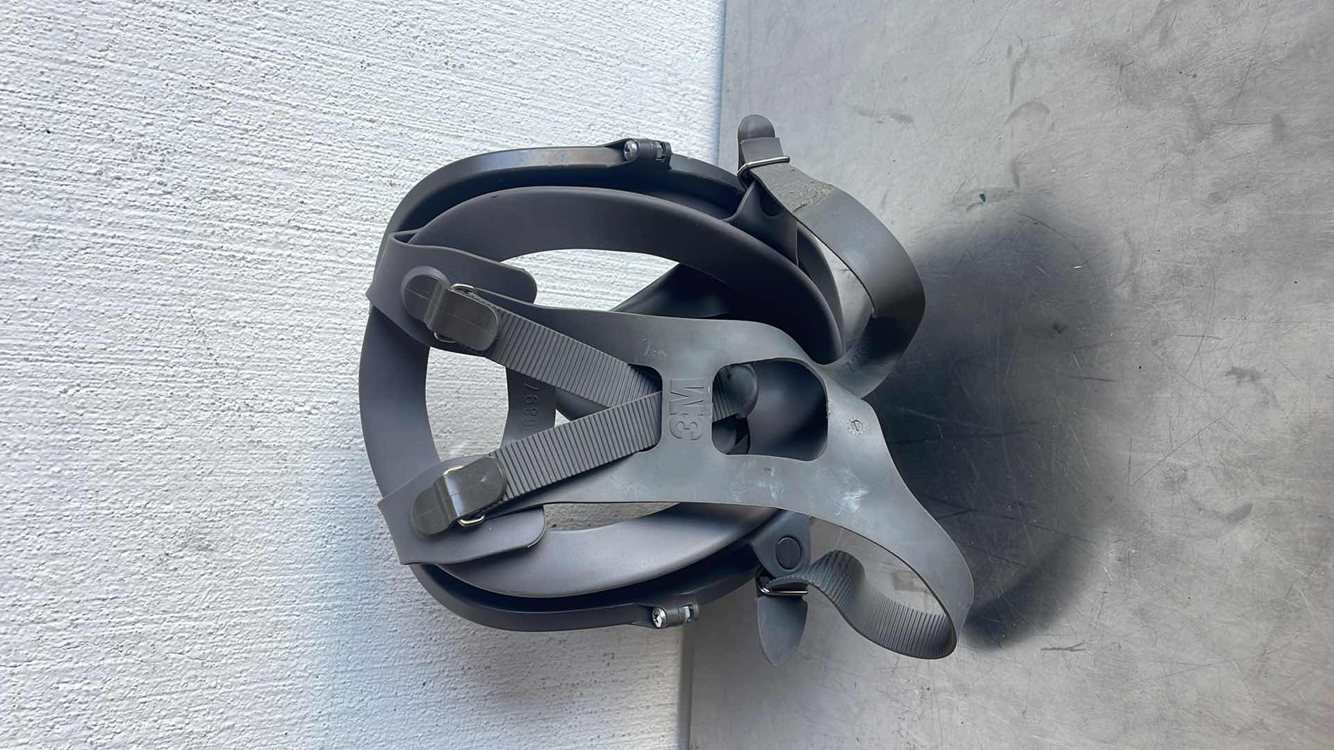 Photo 1 of 3M™ 6000 SERIES REUSABLE FULL FACEPIECE RESPIRATOR SIZE MEDIUM