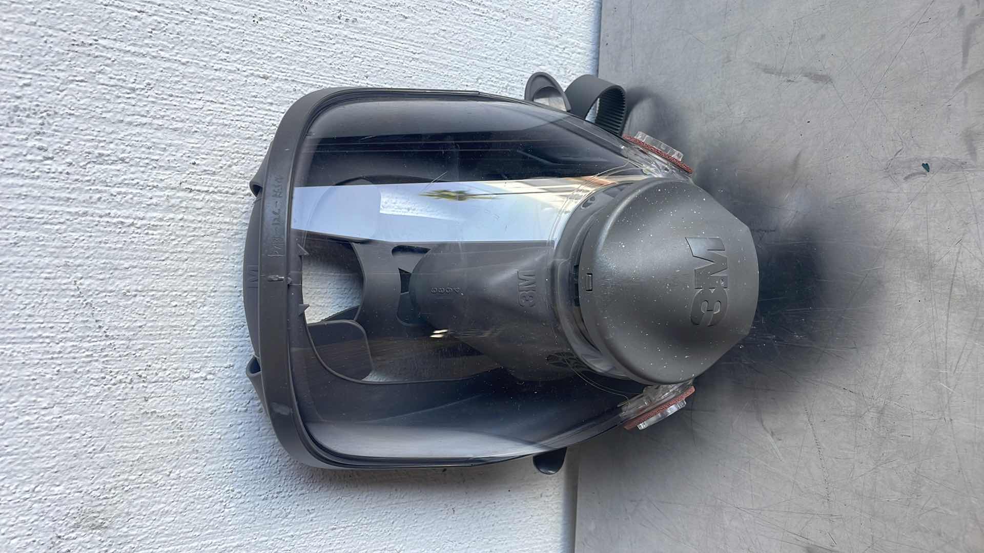 Photo 1 of 3M™ 6000 SERIES REUSABLE FULL FACEPIECE RESPIRATOR SIZE MEDIUM