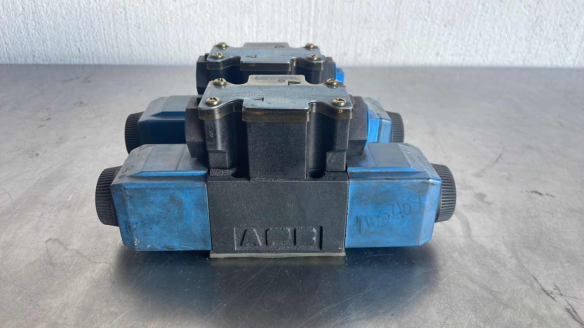 Photo 1 of VICKERS DG4V-3S-2C-M-FW-B5-60 DIRECTIONAL CONTROL VALVE 2 PCS