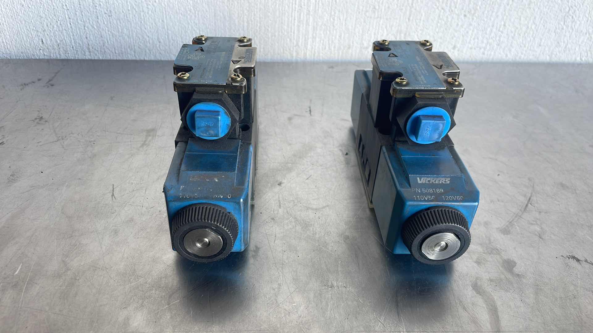 Photo 1 of VICKERS DG4V-3S-2C-M-FW-B5-60 DIRECTIONAL CONTROL VALVE 2 PCS