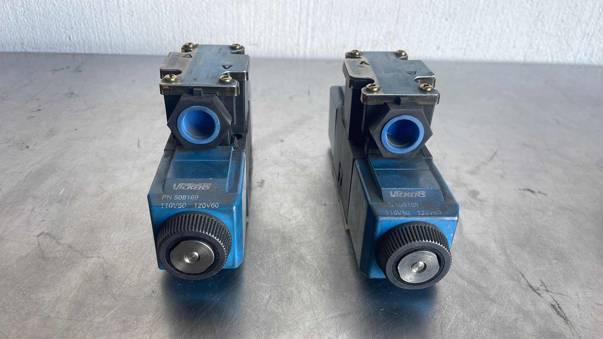 Photo 1 of VICKERS DG4V-3S-2C-M-FW-B5-60 DIRECTIONAL CONTROL VALVE 2 PCS