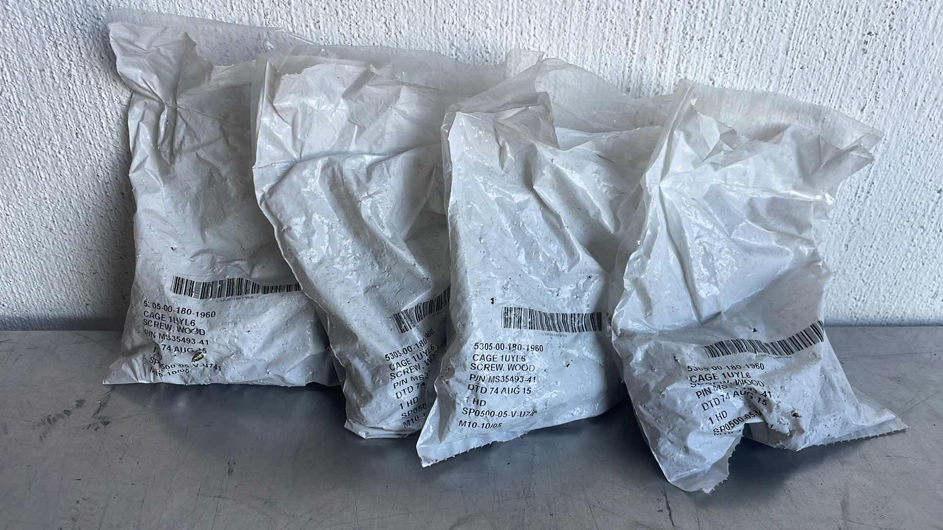 Photo 1 of #6x2” ROUND PHILLIPS HEAD WOOD SCREWS 400PCS