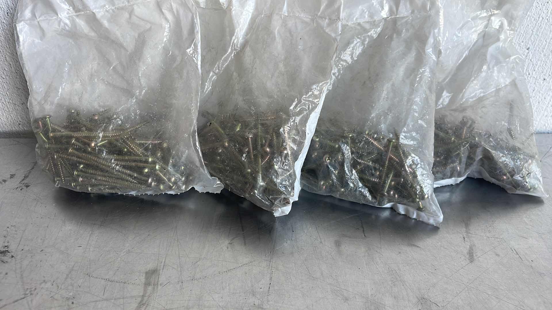 Photo 1 of #6x2” ROUND PHILLIPS HEAD WOOD SCREWS 400PCS