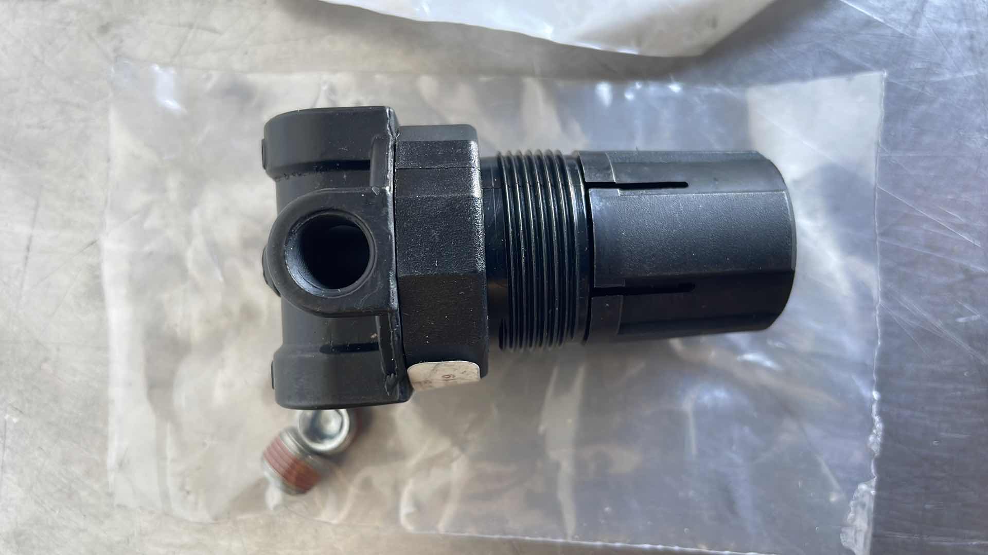 Photo 1 of COILHOSE PNEUMATICS 1/4" MIN REGULATOR MR2 125PSI 4 PCS