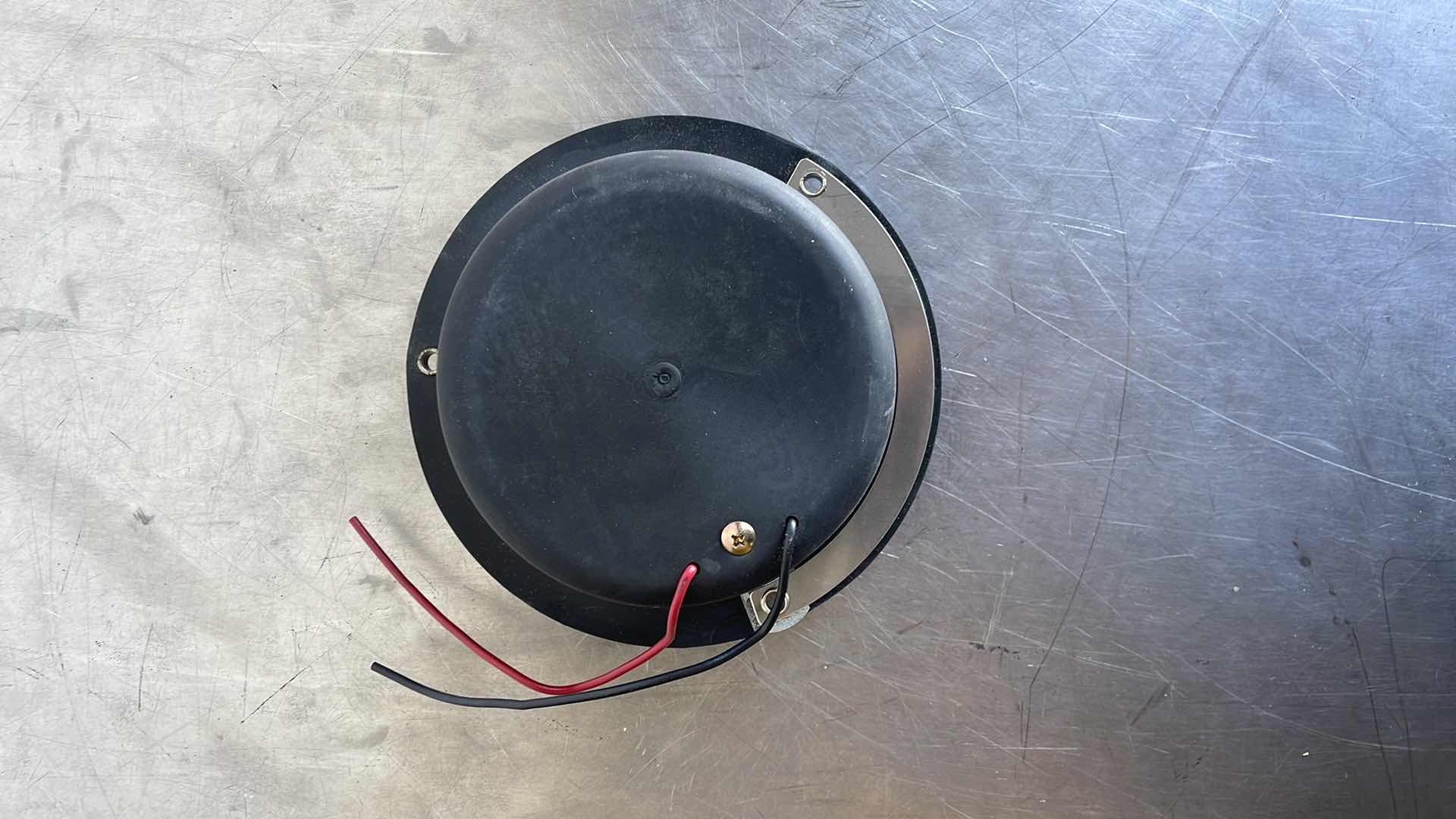 Photo 1 of NEW TRUCK-LITE 80339R 80 SERIES:
STOP / TURN / TAIL LIGHT W/RUBBER
HOUSING 12 VOLT