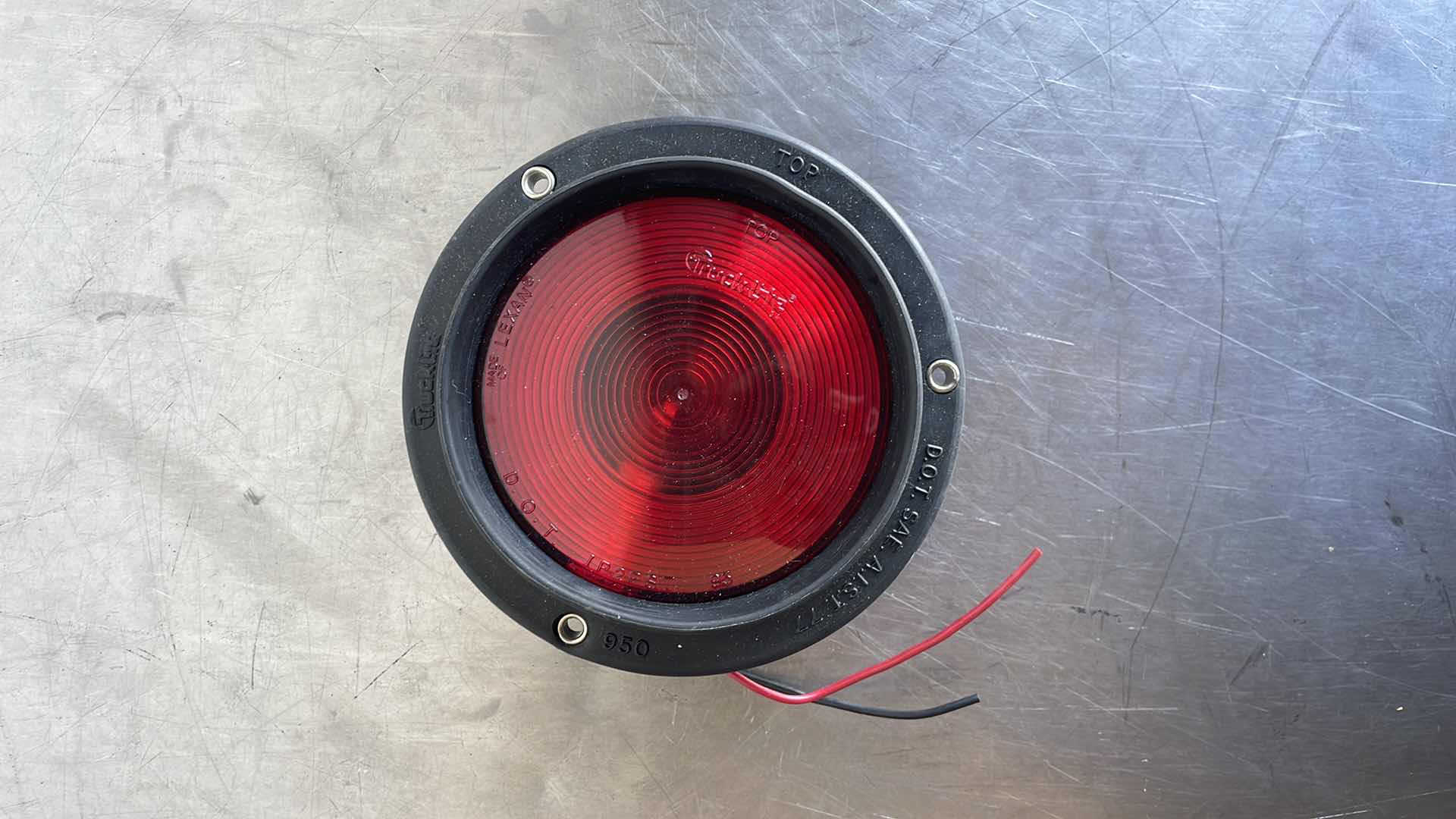 Photo 1 of NEW TRUCK-LITE 80339R 80 SERIES:
STOP / TURN / TAIL LIGHT W/RUBBER
HOUSING 12 VOLT