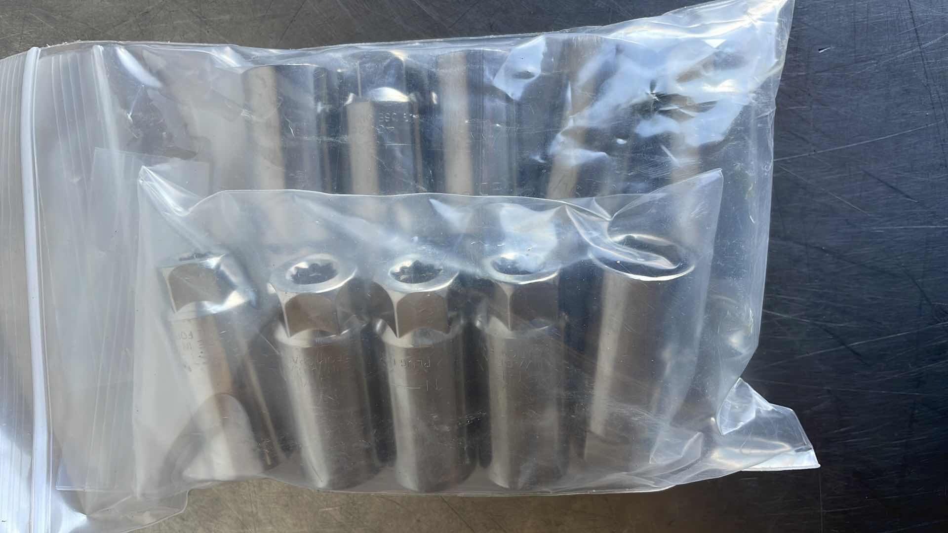 Photo 1 of NEW CRAFTSMAN 43325, 3/8-IN DRIVE 13/16-IN SPARK PLUG
SOCKET, USA 10 PCS