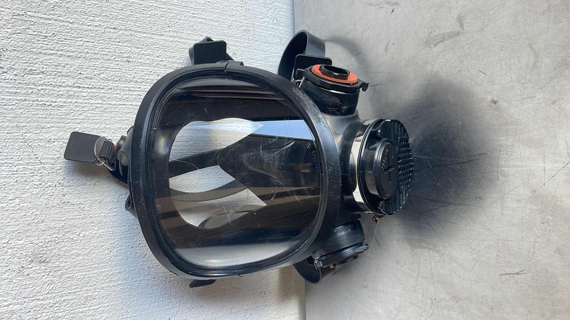 Photo 1 of 3M SAFETY 7800S SILICONE FULL
FACEPIECE RESPIRATORY PROTECTION -
SIZE SMALL