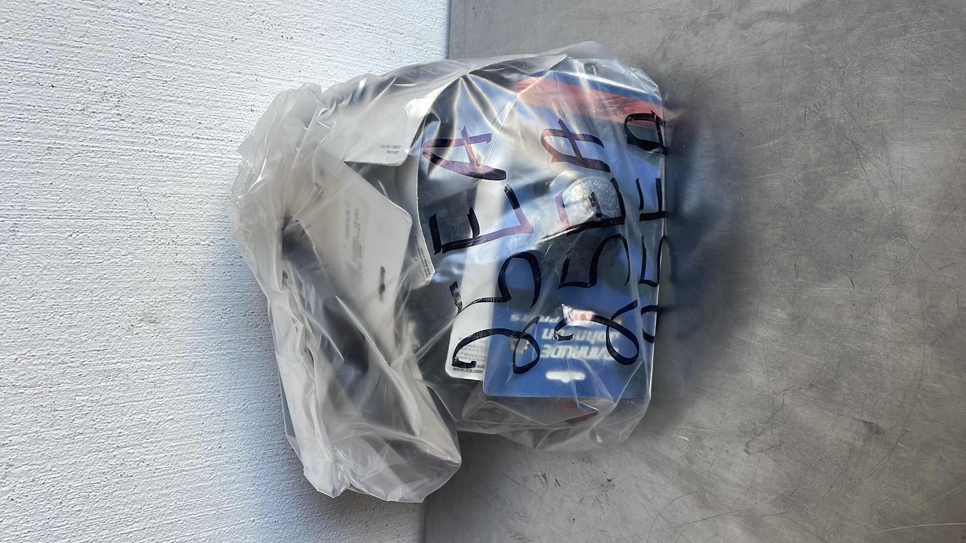 Photo 2 of JOHNSON EVINRUDE OMC NEW OEM GAS TANK CAP, 0763525 25 PCS