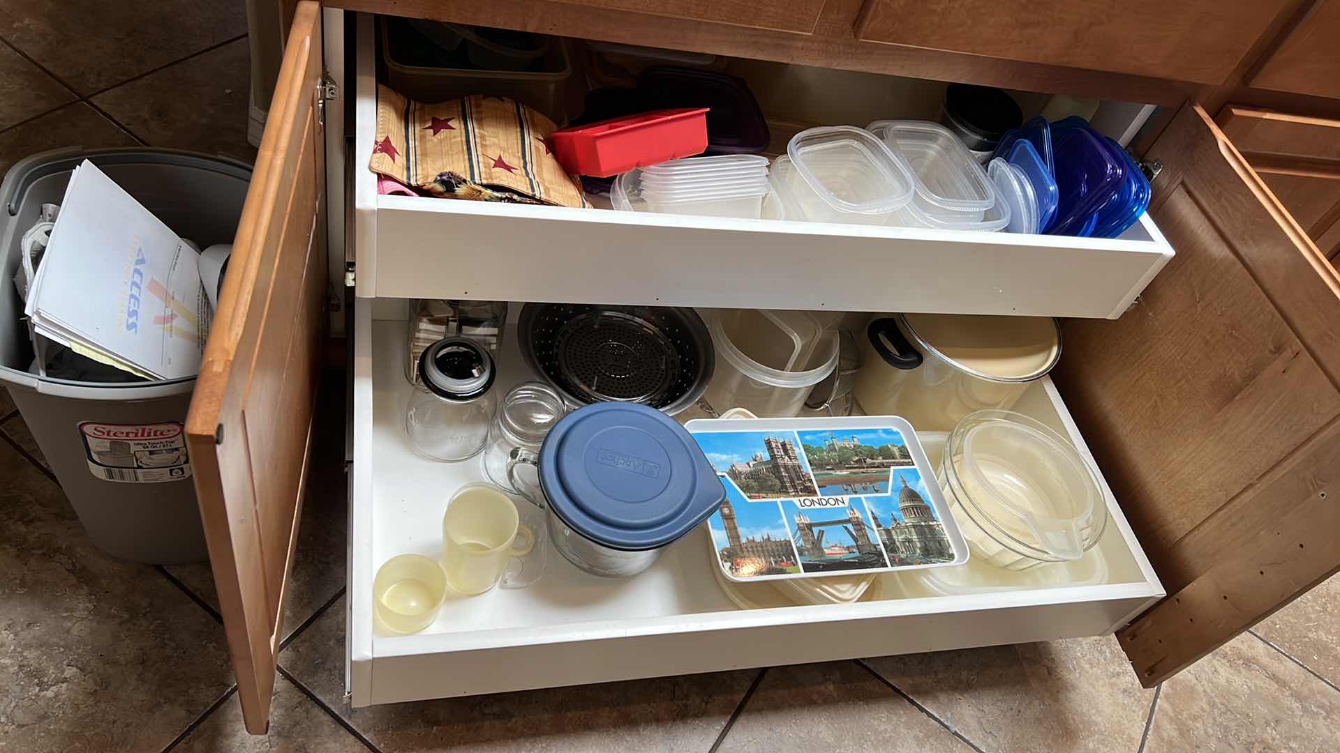Photo 5 of CONTENTS OF 4 KITCHEN CABINETS (KITCHEN ITEMS)