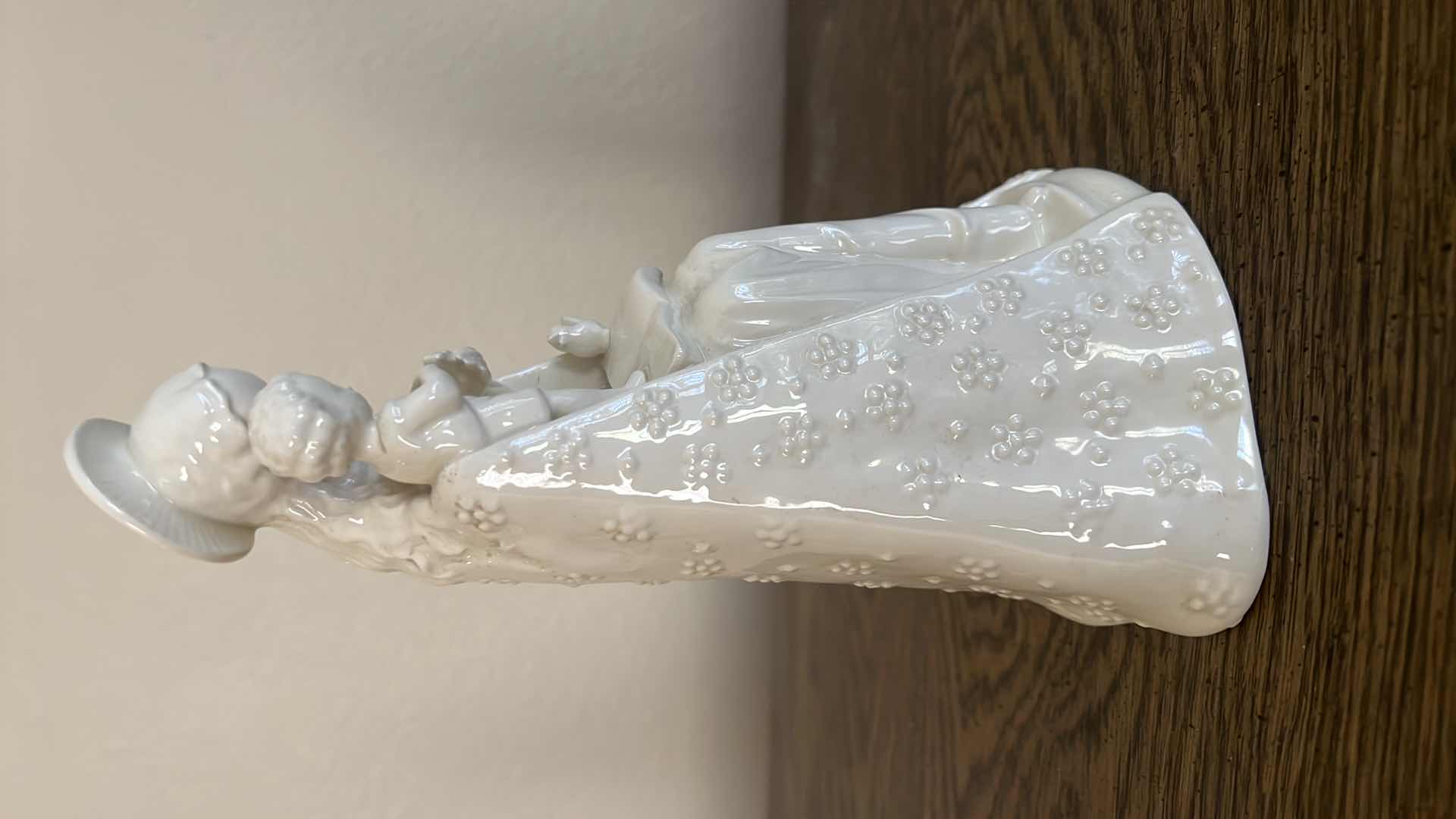 Photo 1 of VINTAGE GOEBEL PORCELAIN VIRGIN MARY W BABY FIGURINE H8”