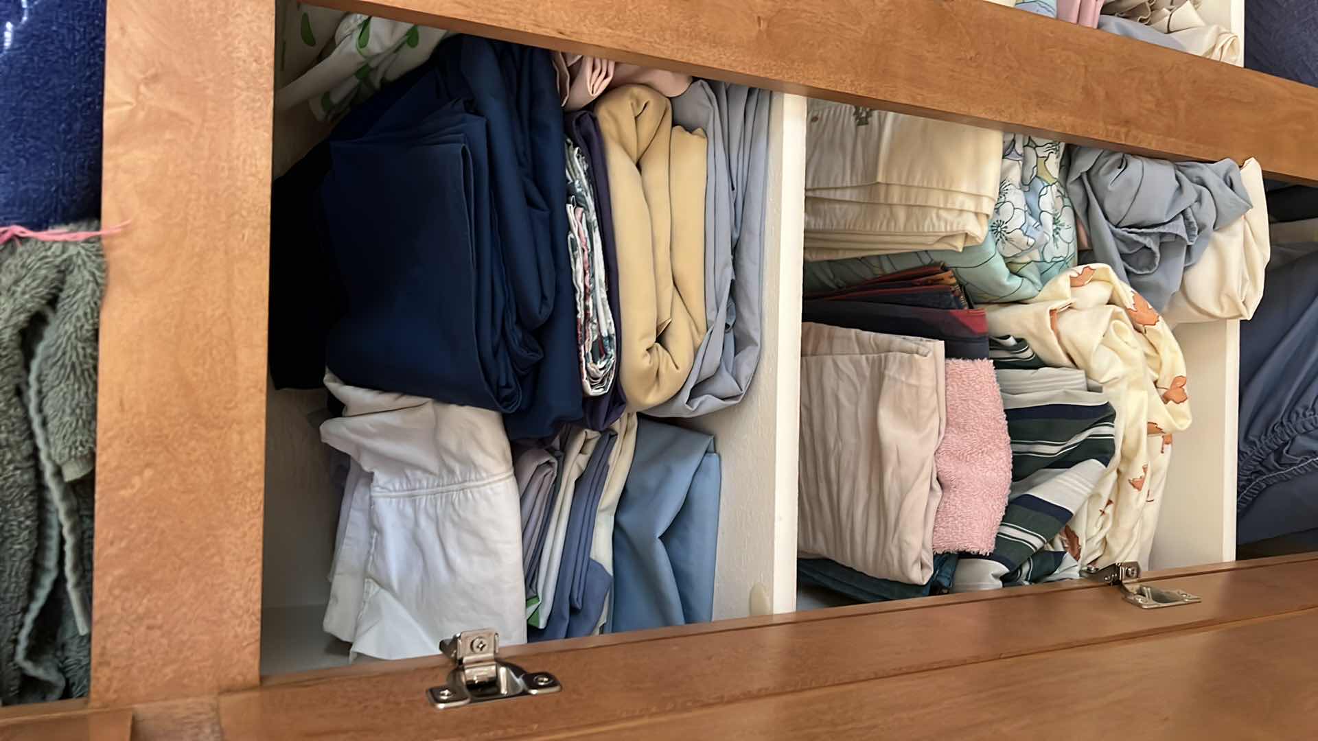 Photo 1 of CONTENTS OF MASTER BEDROOM LINEN CLOSET (TOWELS & LINENS)