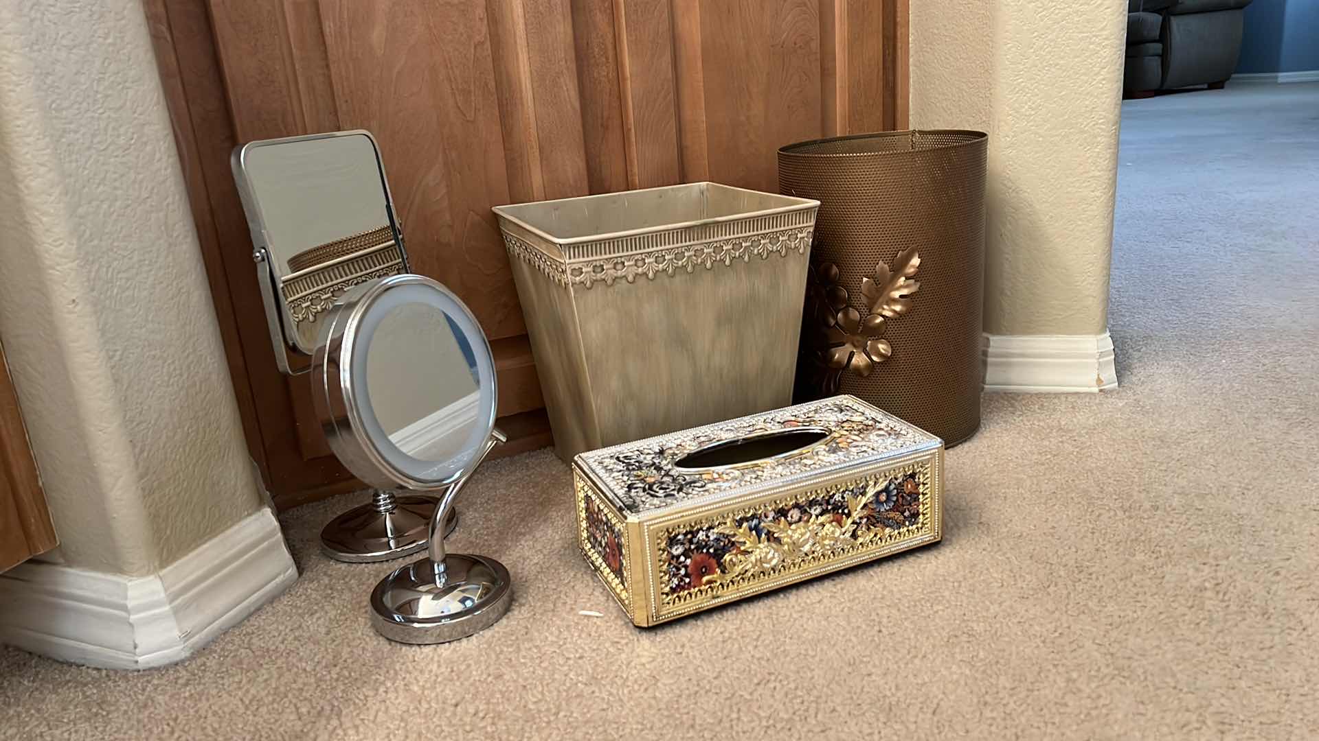 Photo 3 of BATHROOM ACCESSORIES (TRASH BINS, MIRRORS & KLEENEX HOLDER)